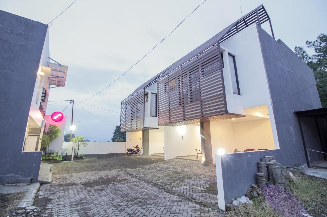 Oyo 396 Tibrae Residence Syariah Lembang Exteriér fotografie
