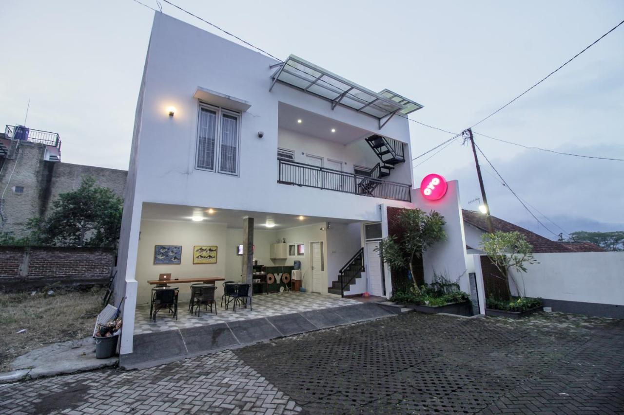Oyo 396 Tibrae Residence Syariah Lembang Exteriér fotografie